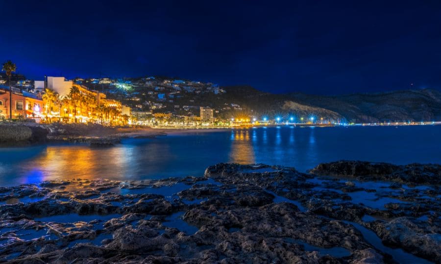 por que comprar una villa en javea es una buena idea