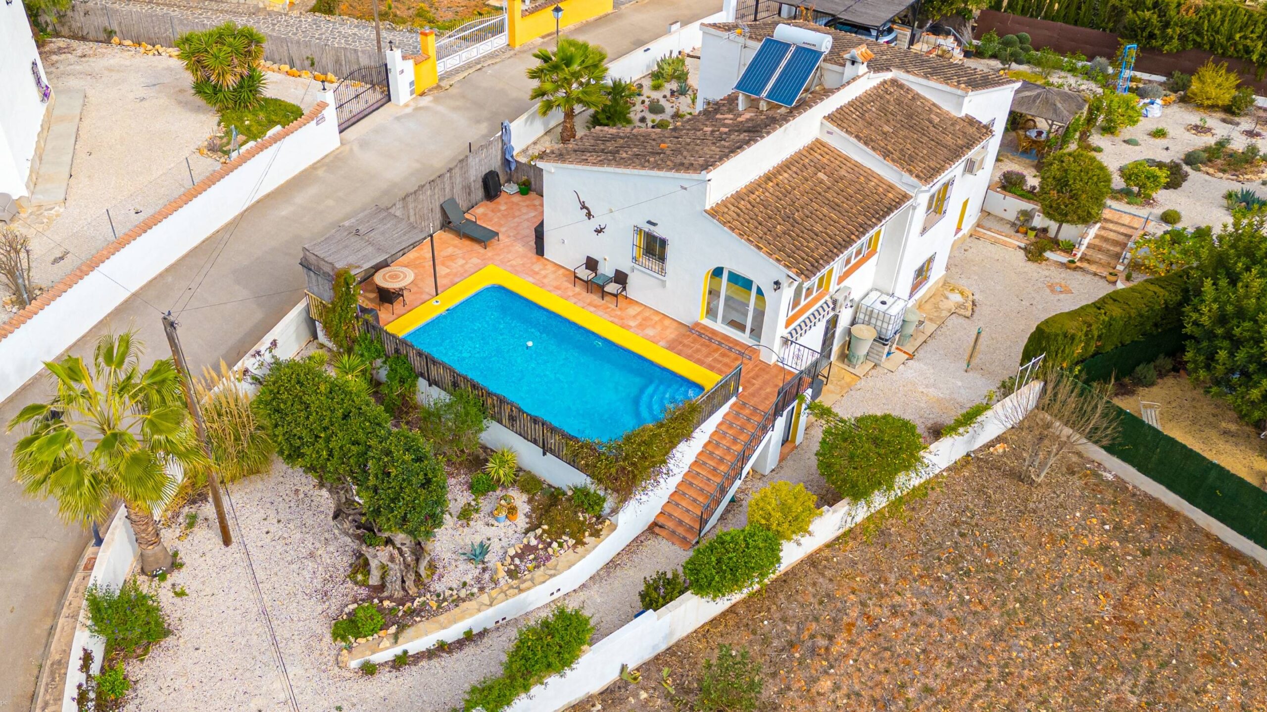 Extraordinaria villa de 4 dormitorios a la venta en Jalón