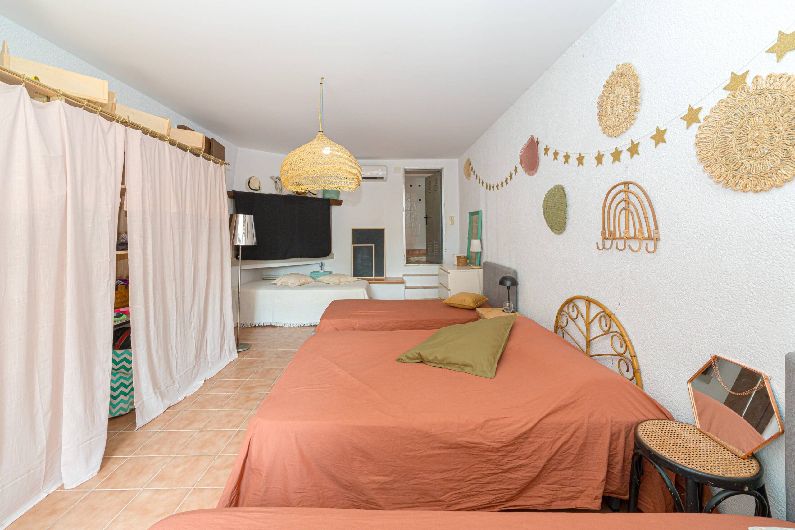 Villa de 4 dormitorios a la venta en Alcalalí