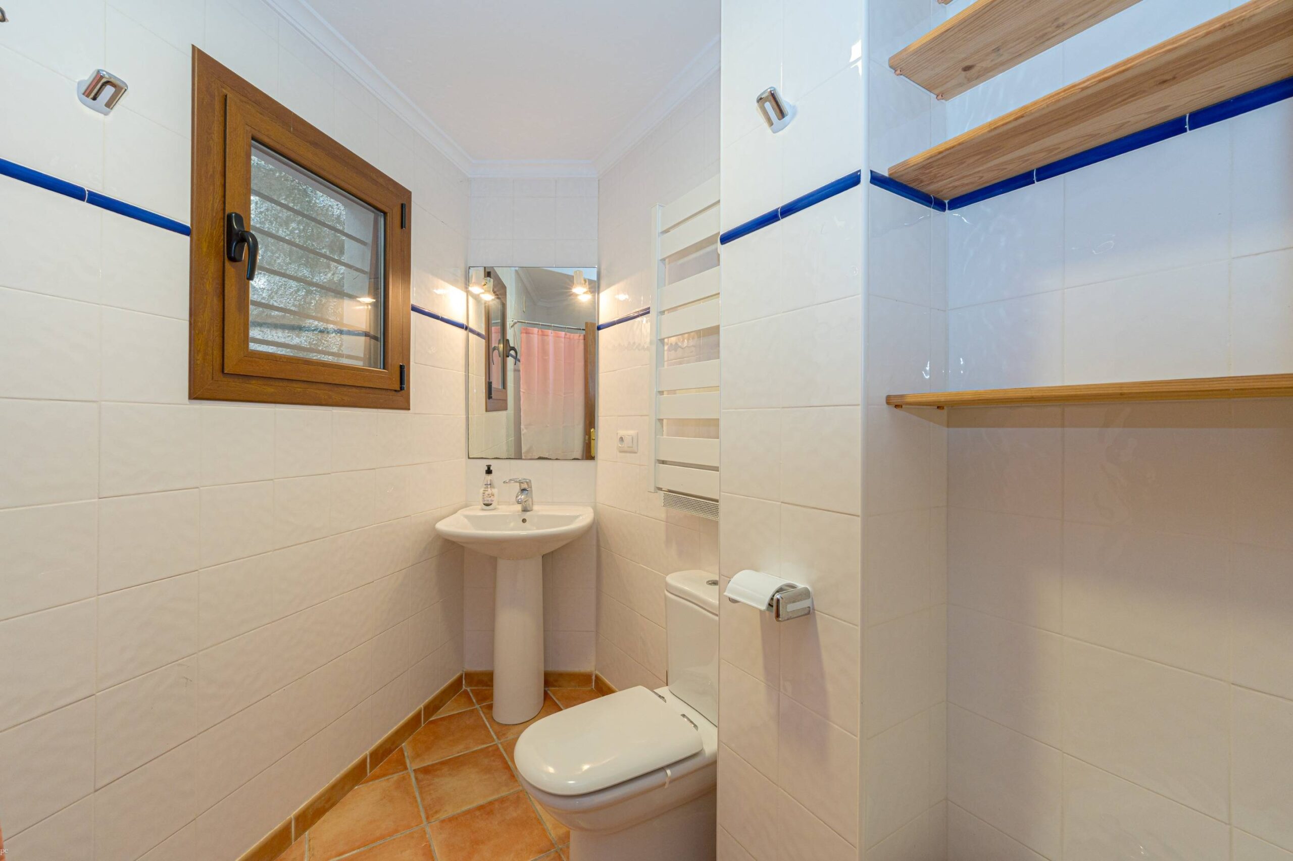 Villa de 4 dormitorios a la venta en Alcalalí