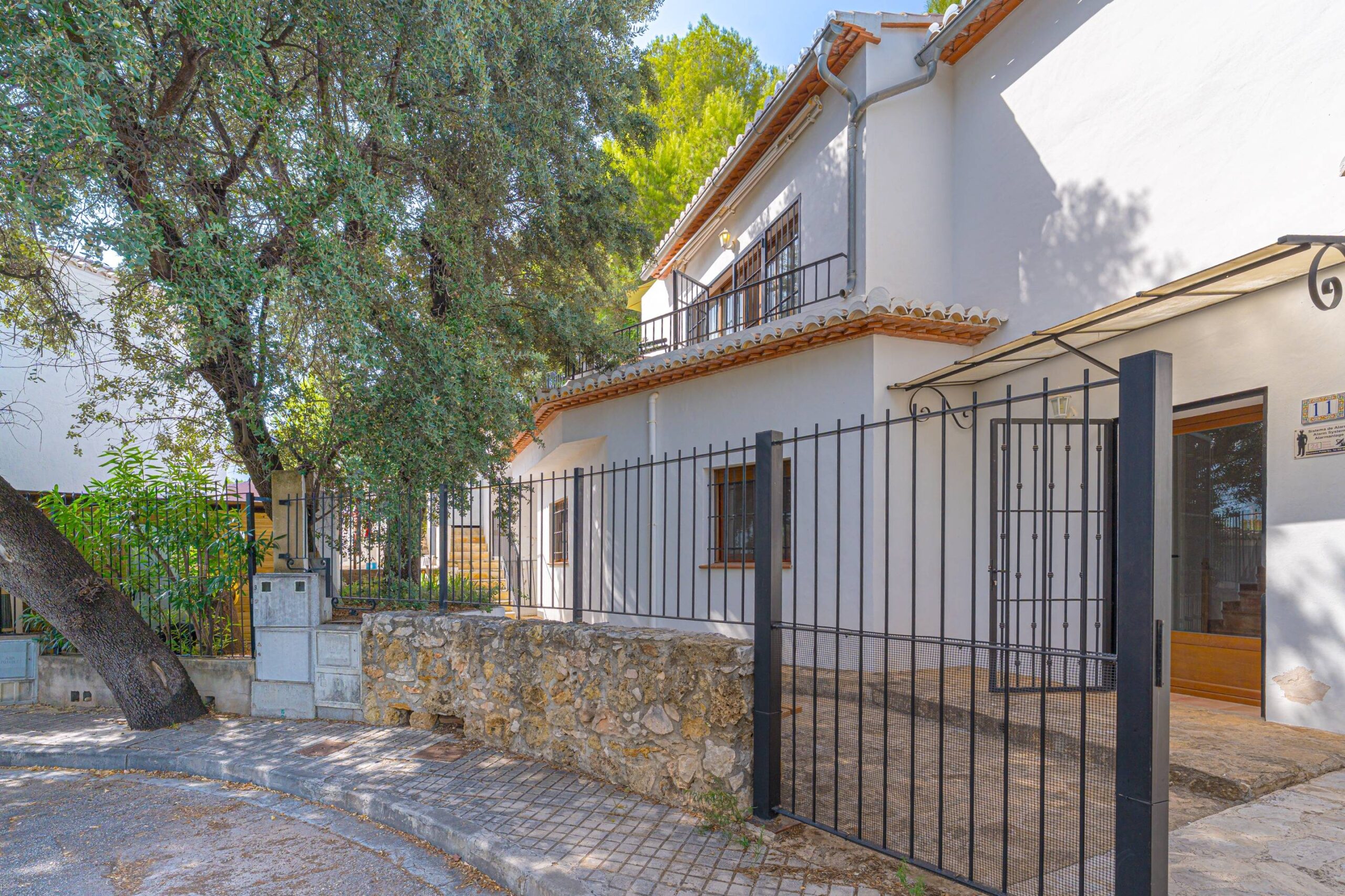 Villa de 4 dormitorios a la venta en Alcalalí