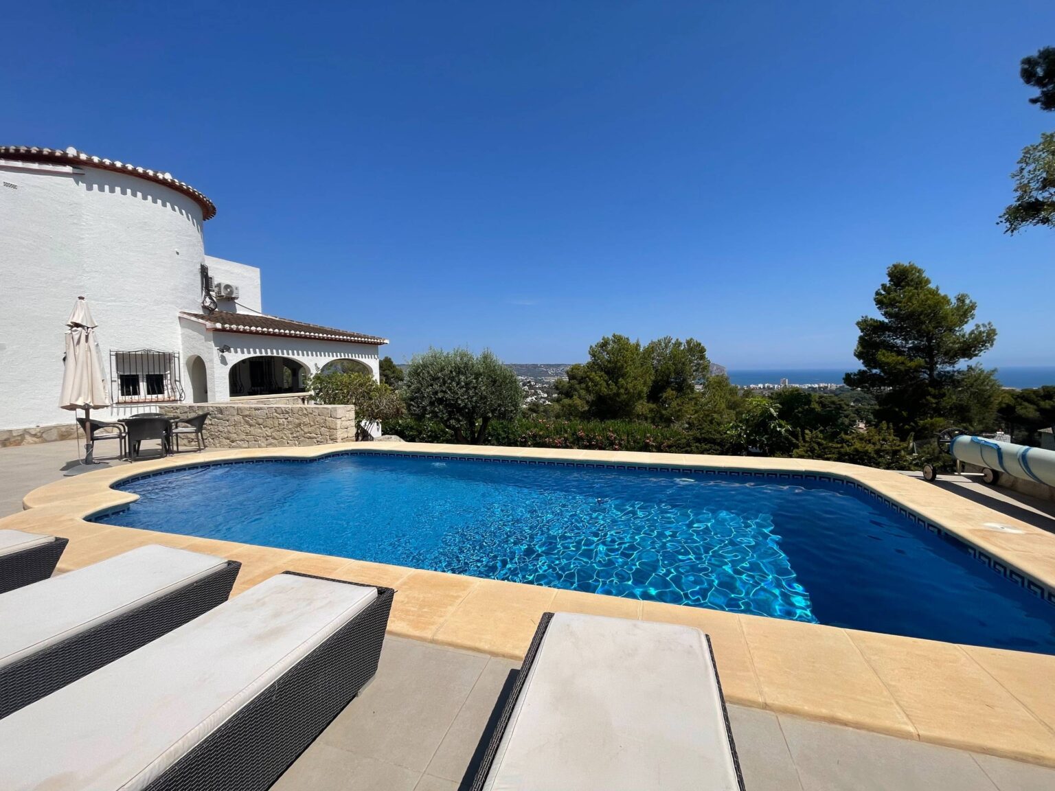 Villa Tetuana. Villa con vistas al mar en venta en Jávea