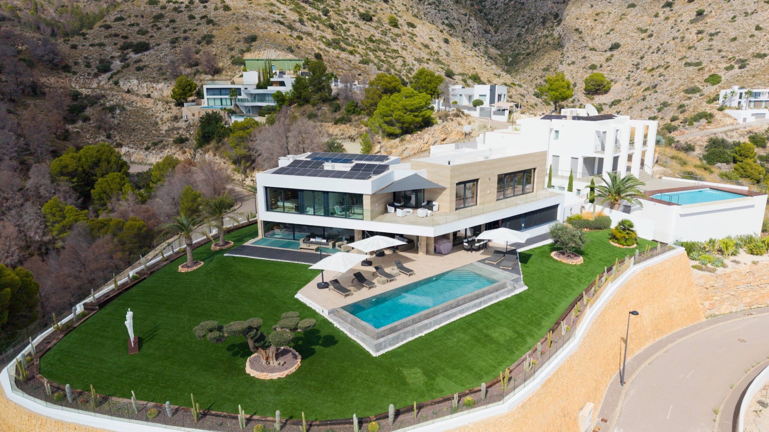 Villa Luna. Propiedad de lujo en venta en Altea con vistas panorámicas.