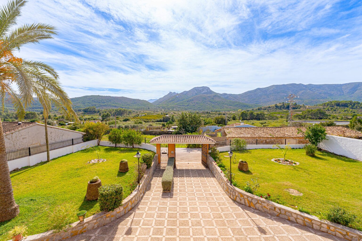 Villa mediterránea con vistas al valle a la venta en el centro de Alcalalí