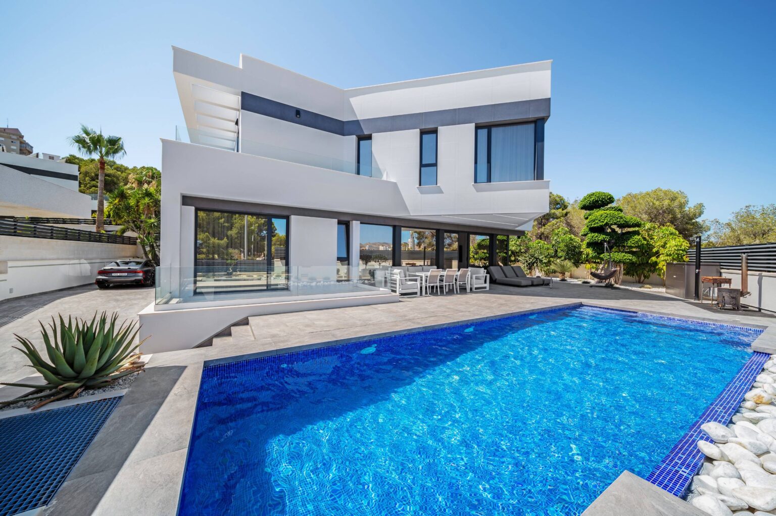 Villa Lisboa. Moderna villa de lujo en el centro de Benidorm.