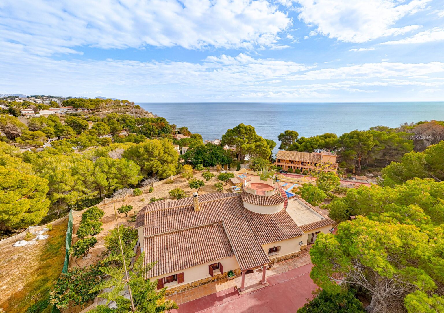 Villa Mediterránea con Vistas al Mar en Alquiler en la Costa de Benissa