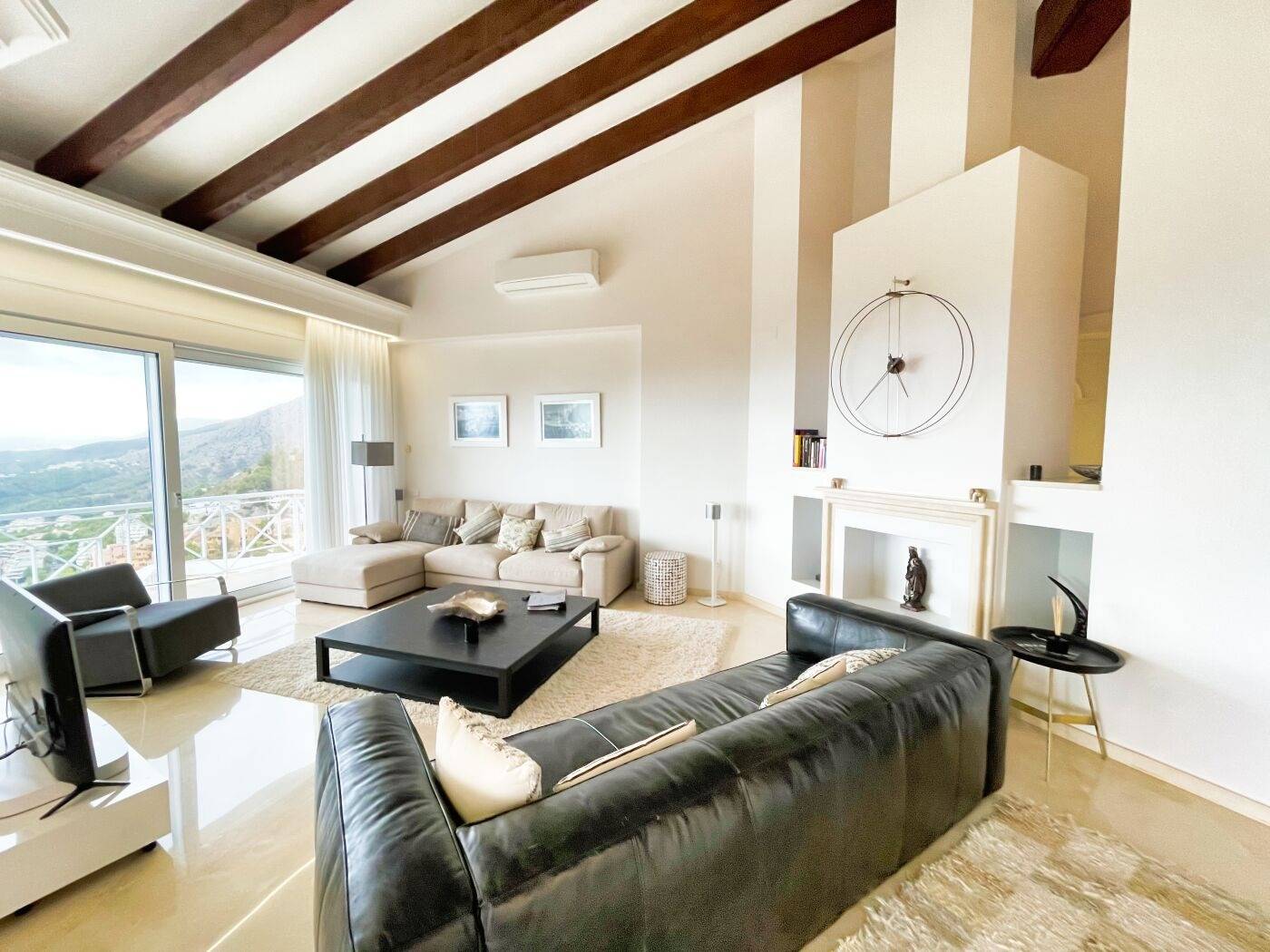 Villa en Sierra de Altea con amplios jardines y vistas panorámicas