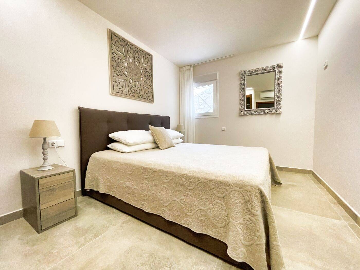 Villa en Sierra de Altea con amplios jardines y vistas panorámicas