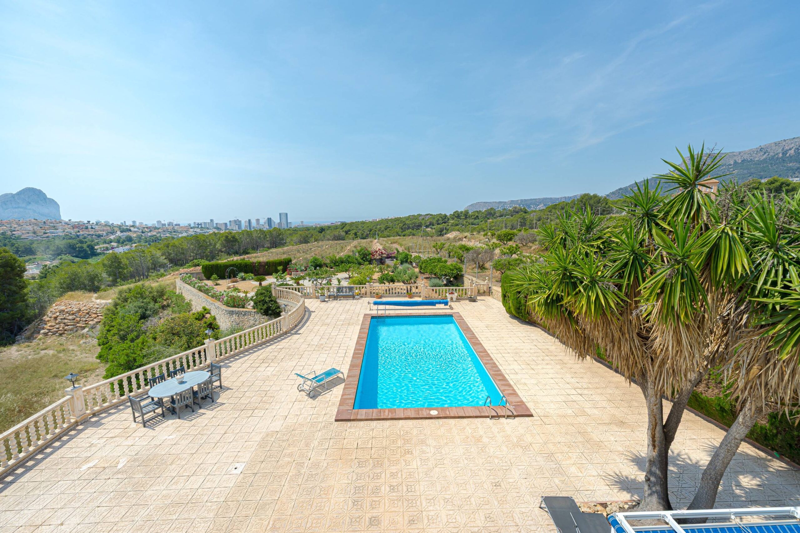 Se vende villa española con piscina privada y mucha intimidad en Calpe