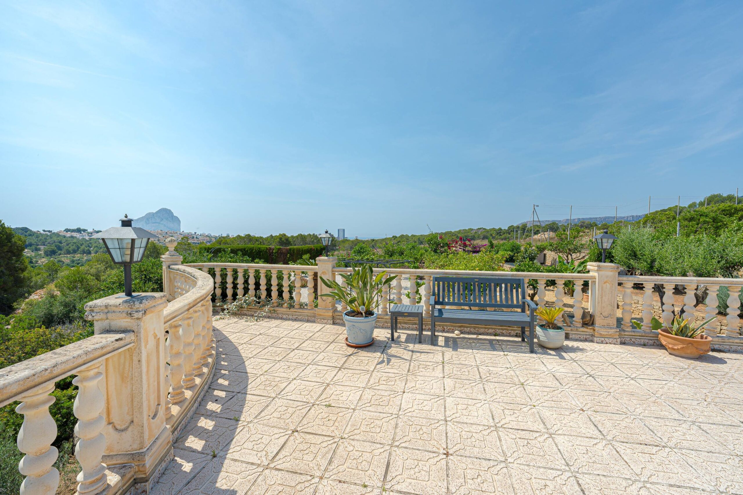 Se vende villa española con piscina privada y mucha intimidad en Calpe