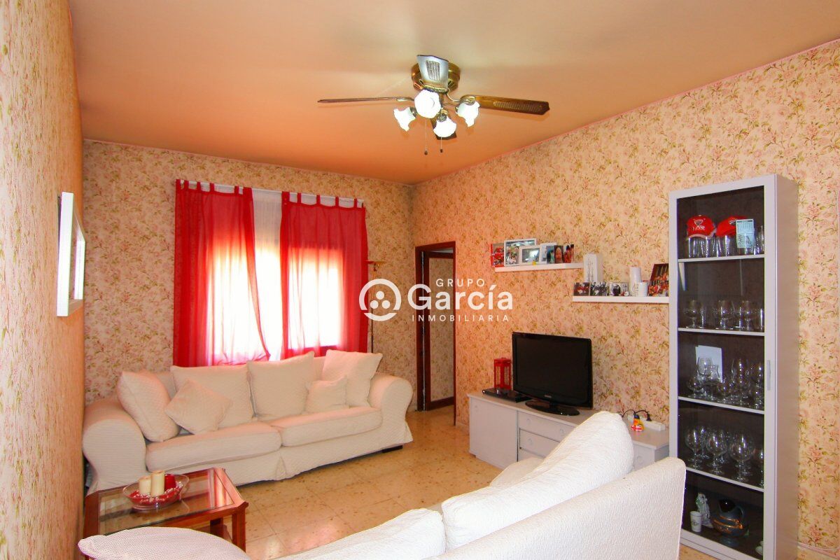 AMPLIA VILLA A LA VENTA EN PEDREGUER GV2018585-A
