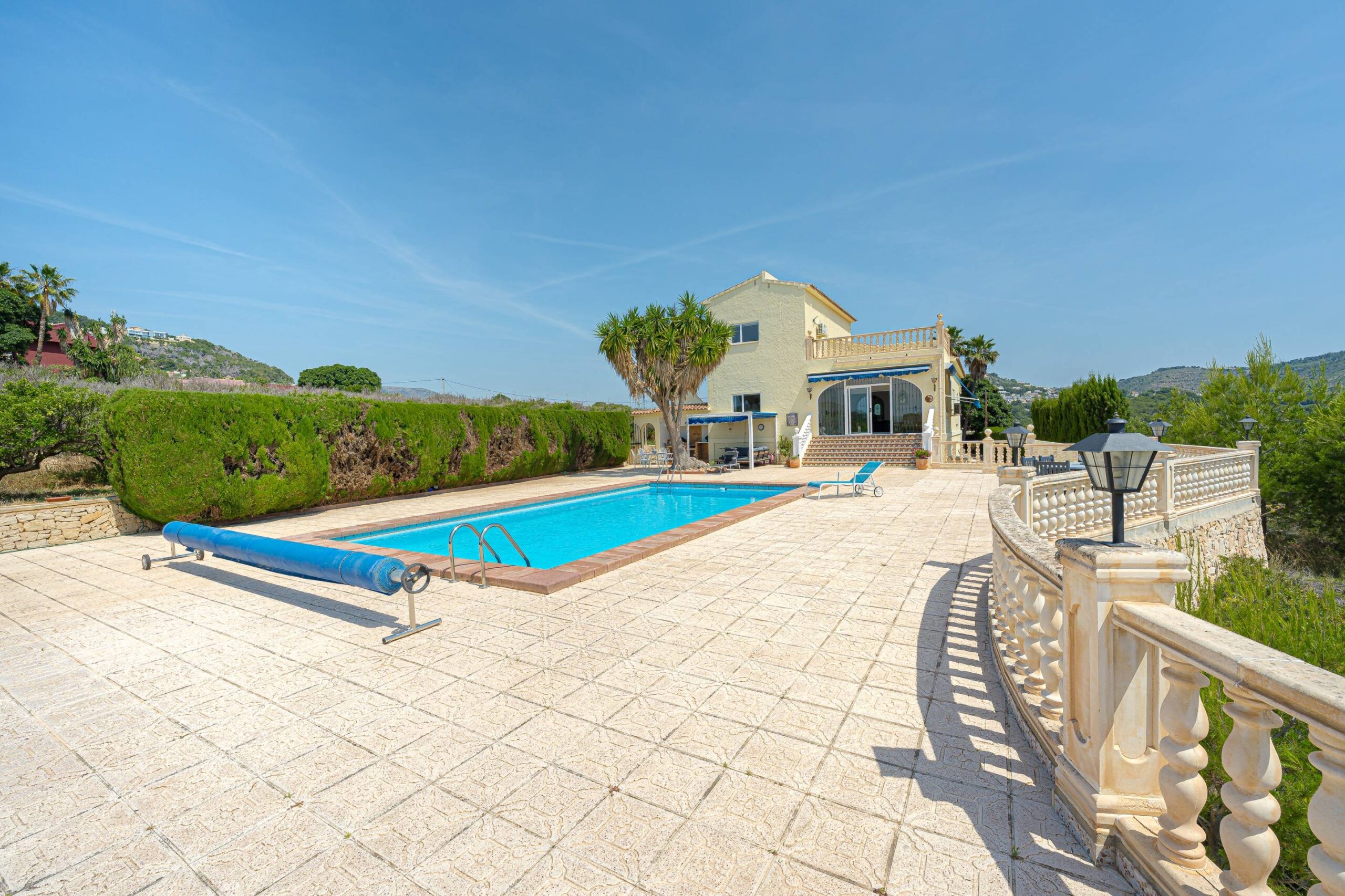 Se vende villa española con piscina privada y mucha intimidad en Calpe