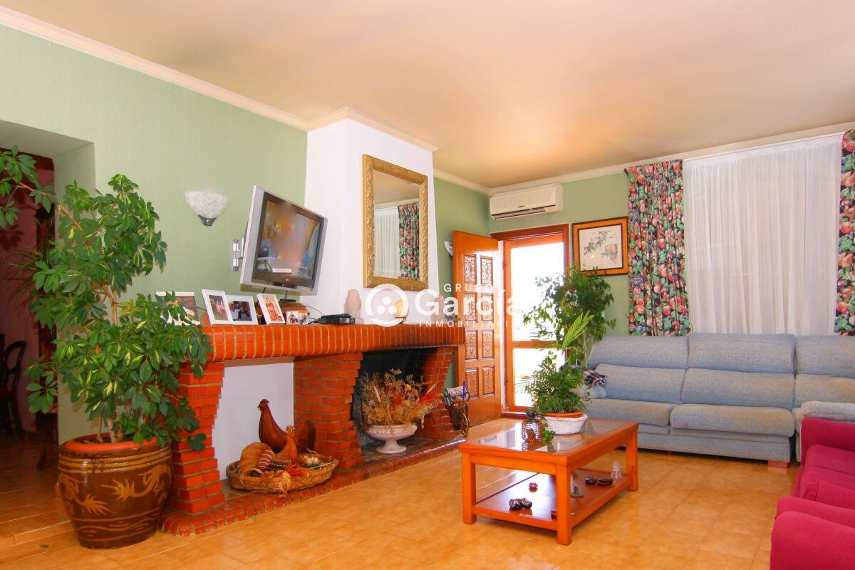 AMPLIA VILLA A LA VENTA EN PEDREGUER GV2018585-A