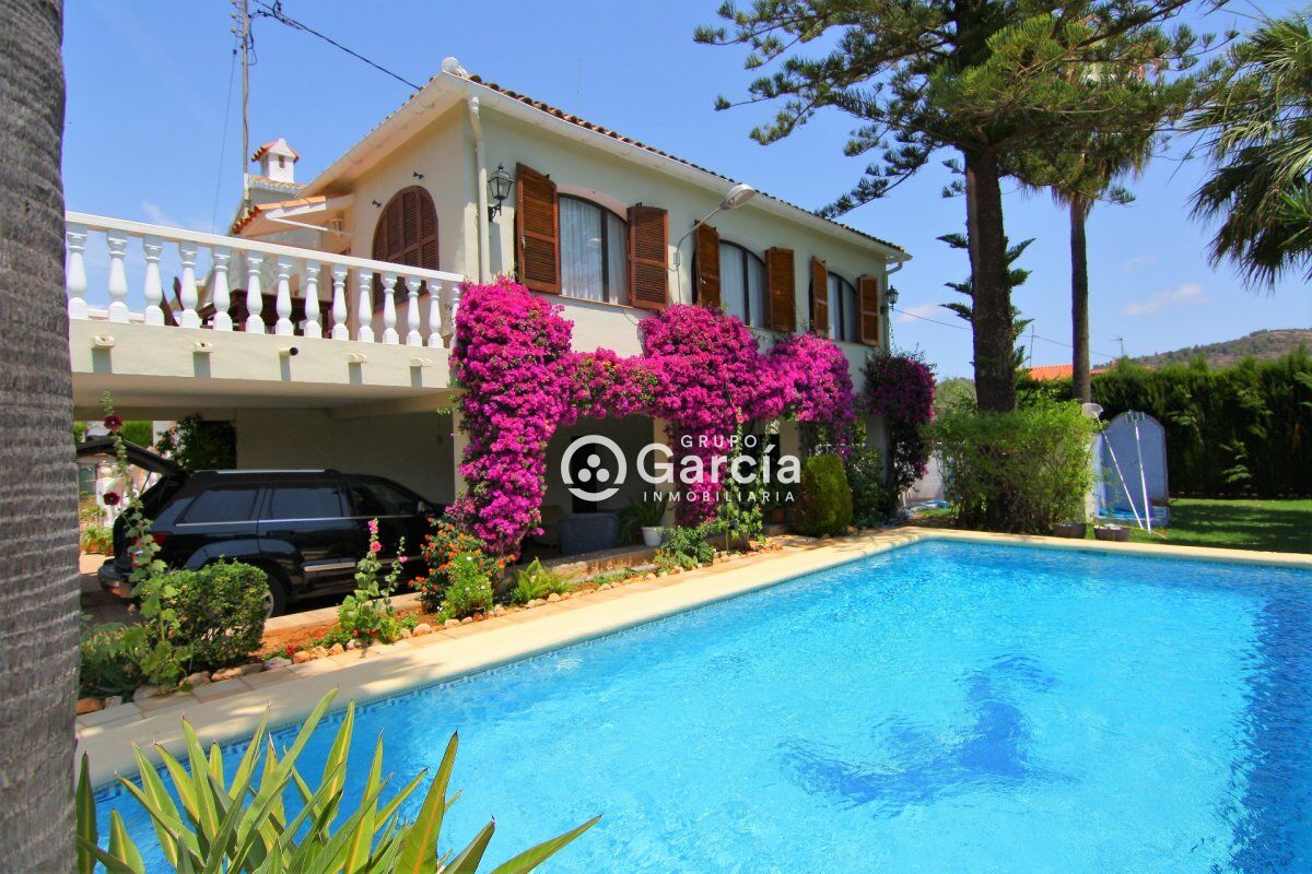 AMPLIA VILLA A LA VENTA EN PEDREGUER GV2018585-A
