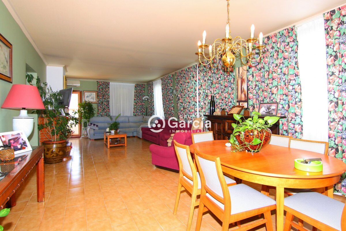 AMPLIA VILLA A LA VENTA EN PEDREGUER GV2018585-A