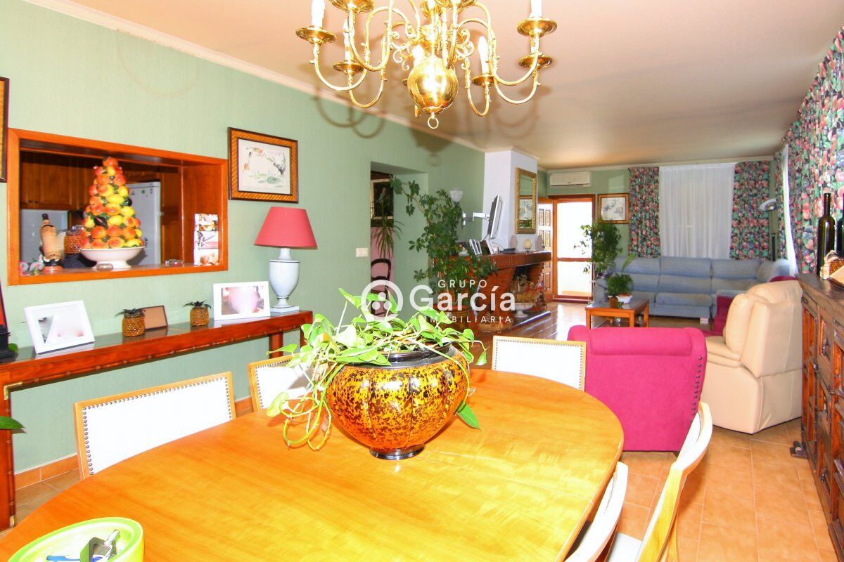 AMPLIA VILLA A LA VENTA EN PEDREGUER GV2018585-A