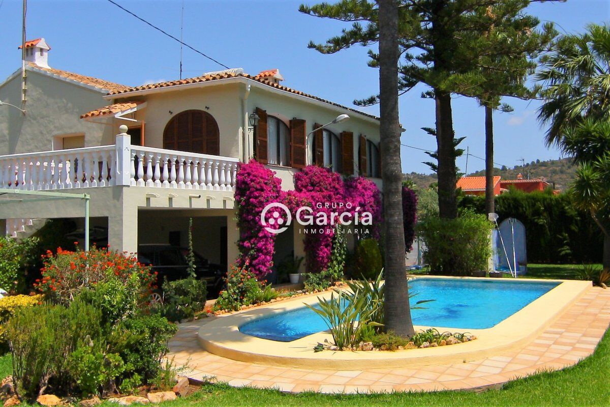 AMPLIA VILLA A LA VENTA EN PEDREGUER GV2018585-A