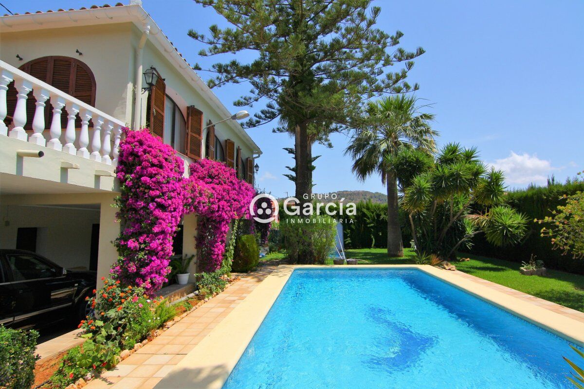 AMPLIA VILLA A LA VENTA EN PEDREGUER GV2018585-A