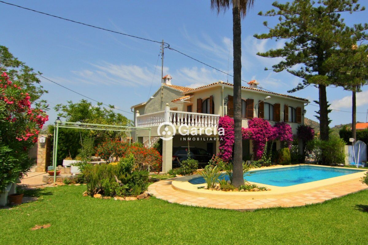 AMPLIA VILLA A LA VENTA EN PEDREGUER GV2018585-A