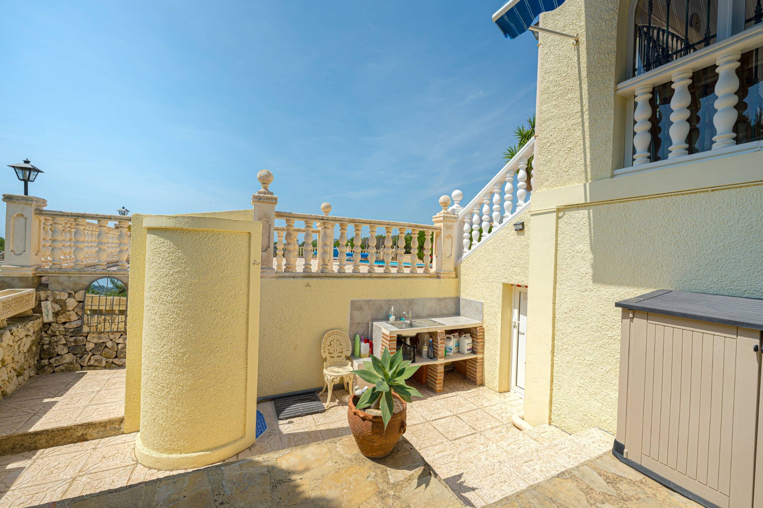 Se vende villa española con piscina privada y mucha intimidad en Calpe