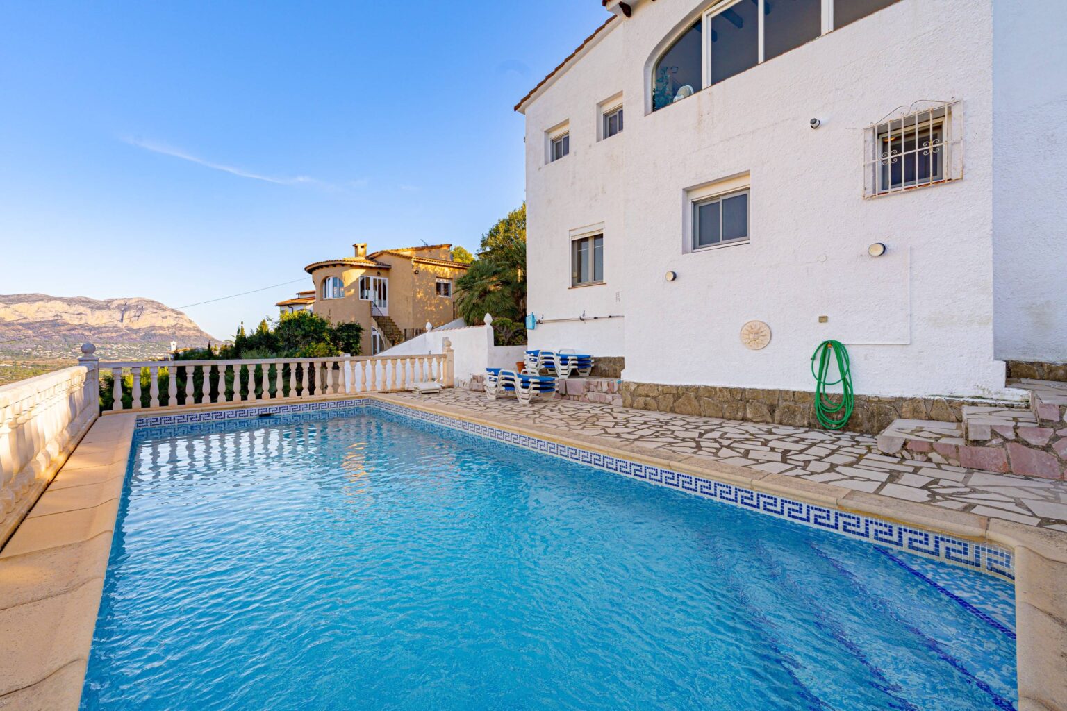 Casa para renovar con vistas despejadas en venta en Pedreguer