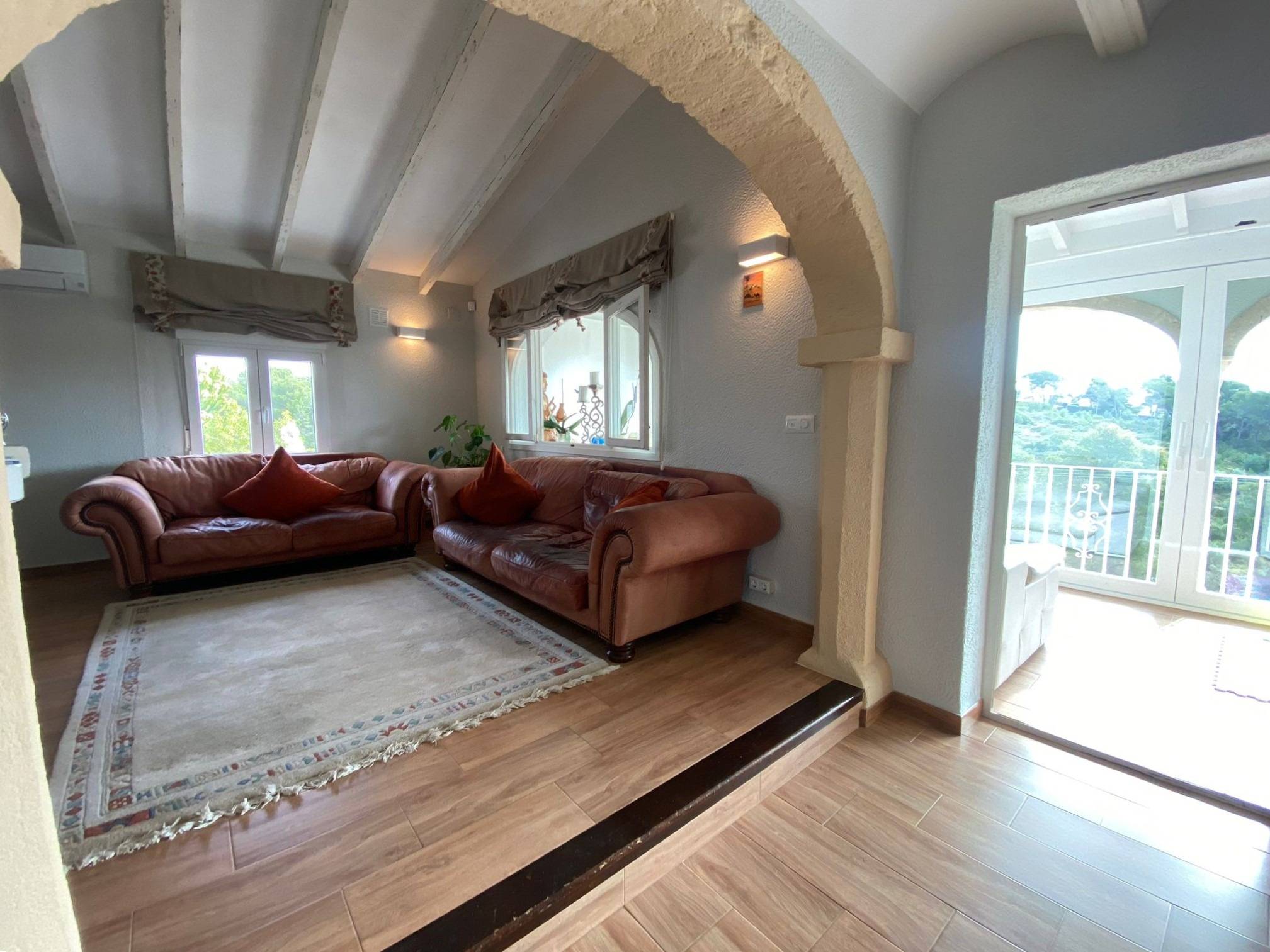Chalet Reformado en Venta en Jávea con Fantásticas Vistas