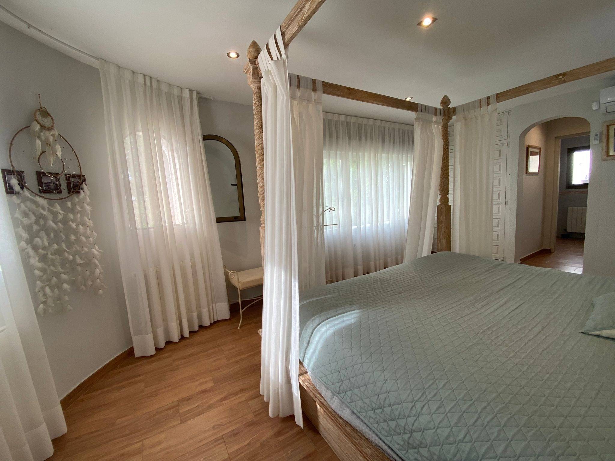 Chalet Reformado en Venta en Jávea con Fantásticas Vistas