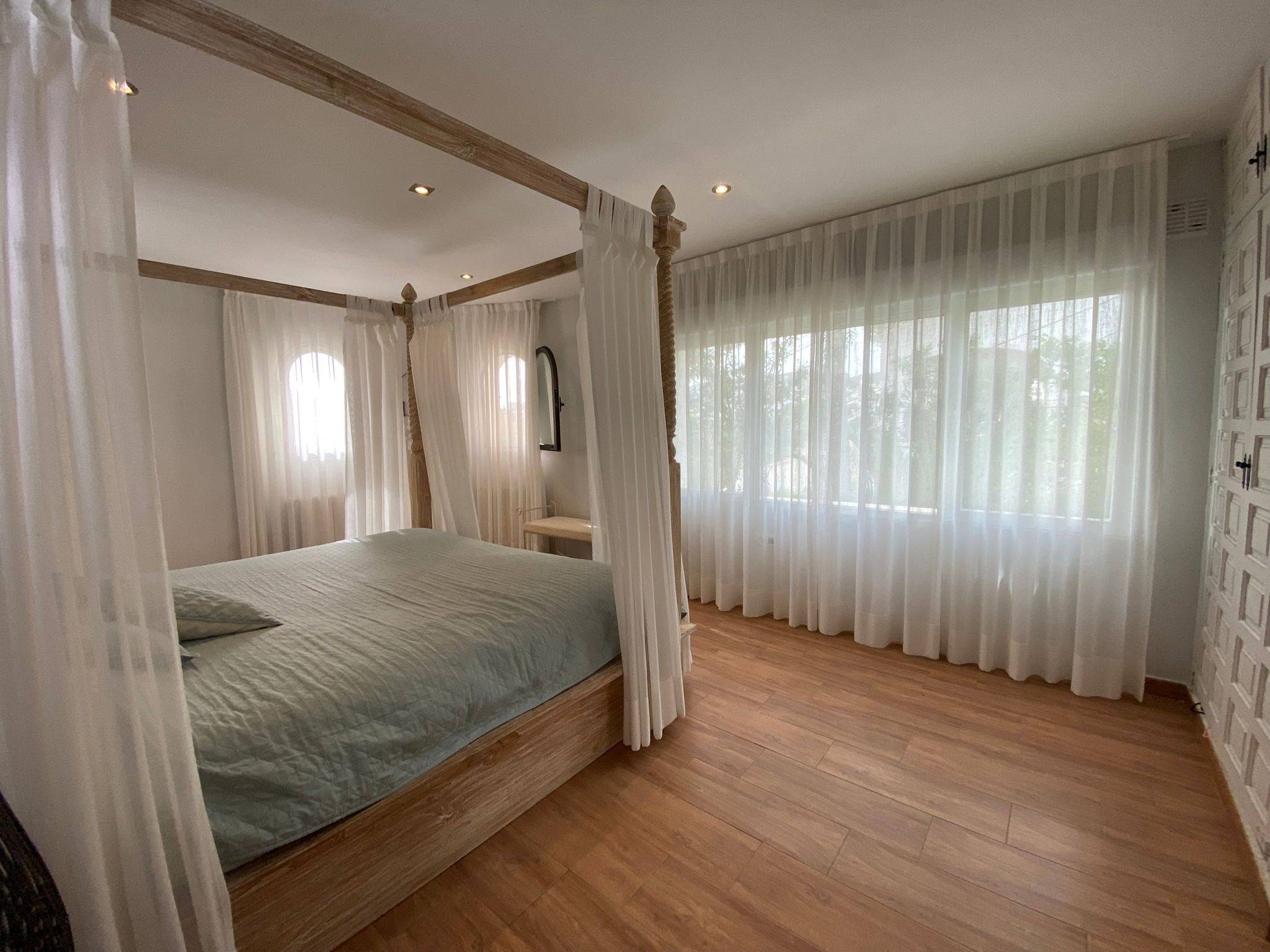 Chalet Reformado en Venta en Jávea con Fantásticas Vistas