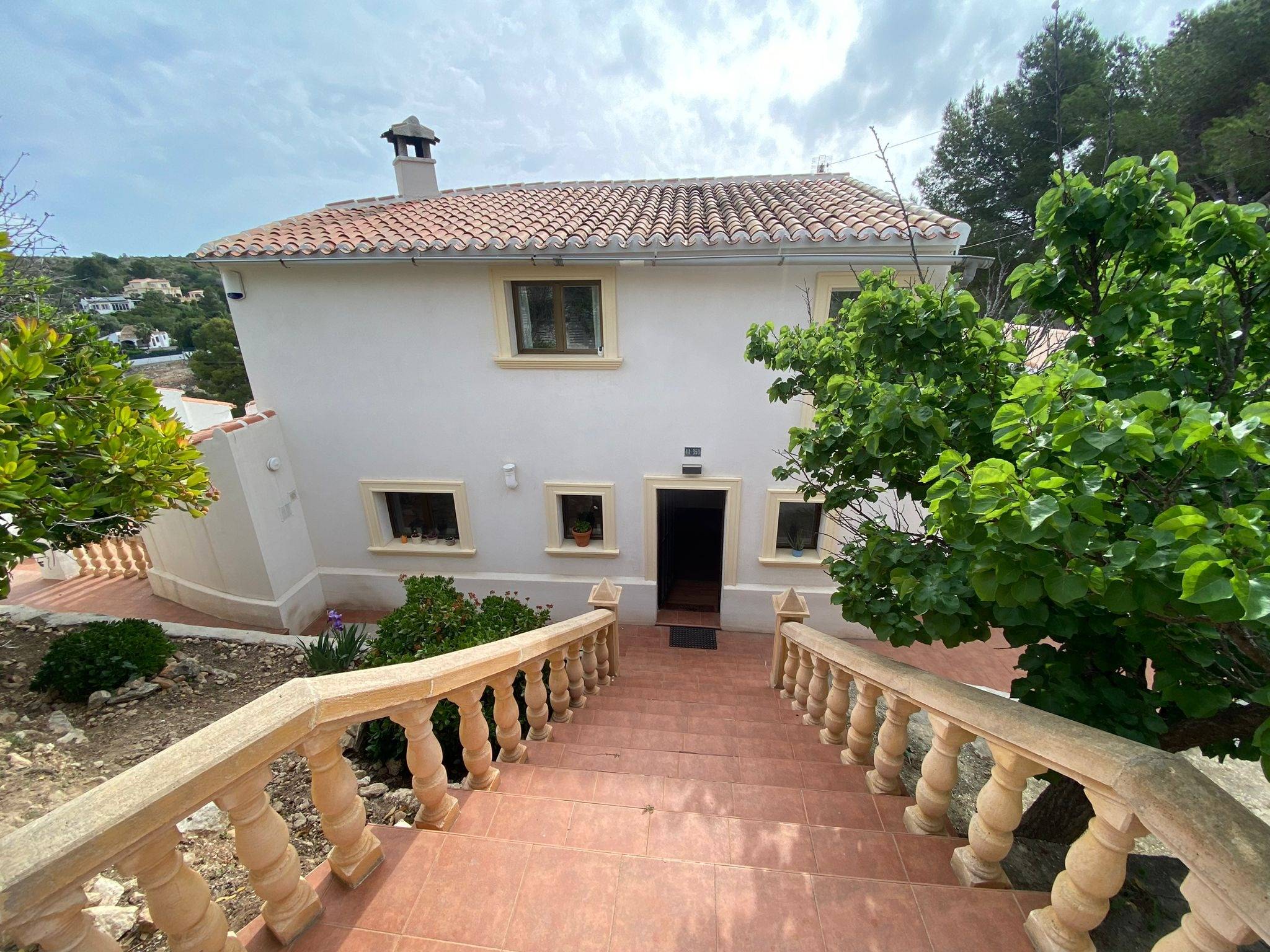 Chalet Reformado en Venta en Jávea con Fantásticas Vistas