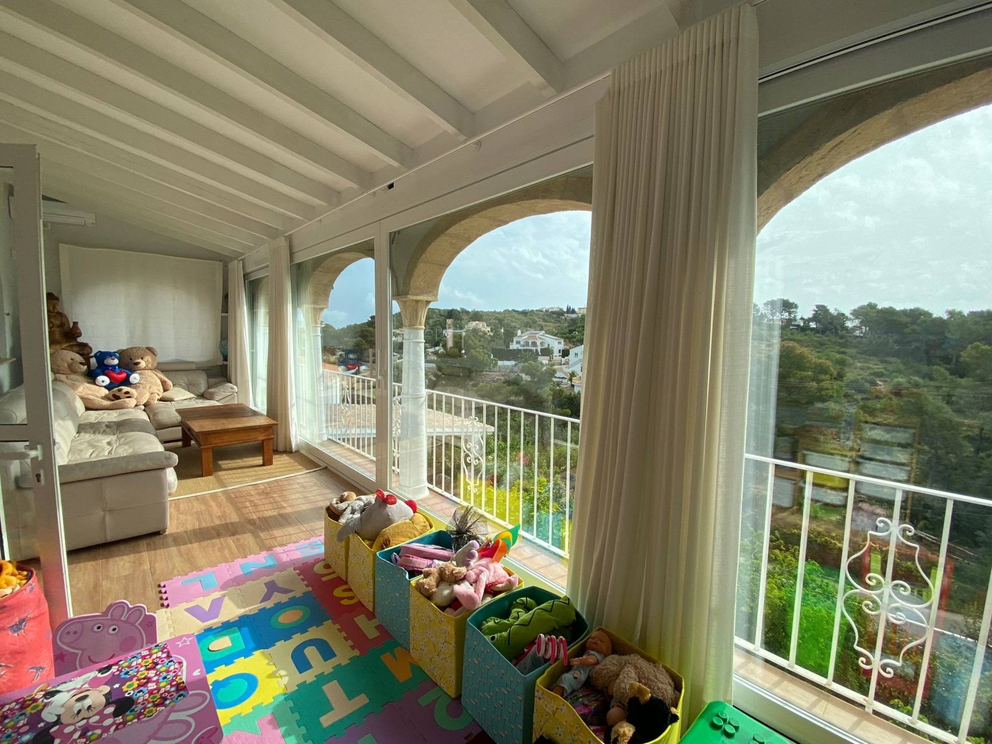 Chalet Reformado en Venta en Jávea con Fantásticas Vistas