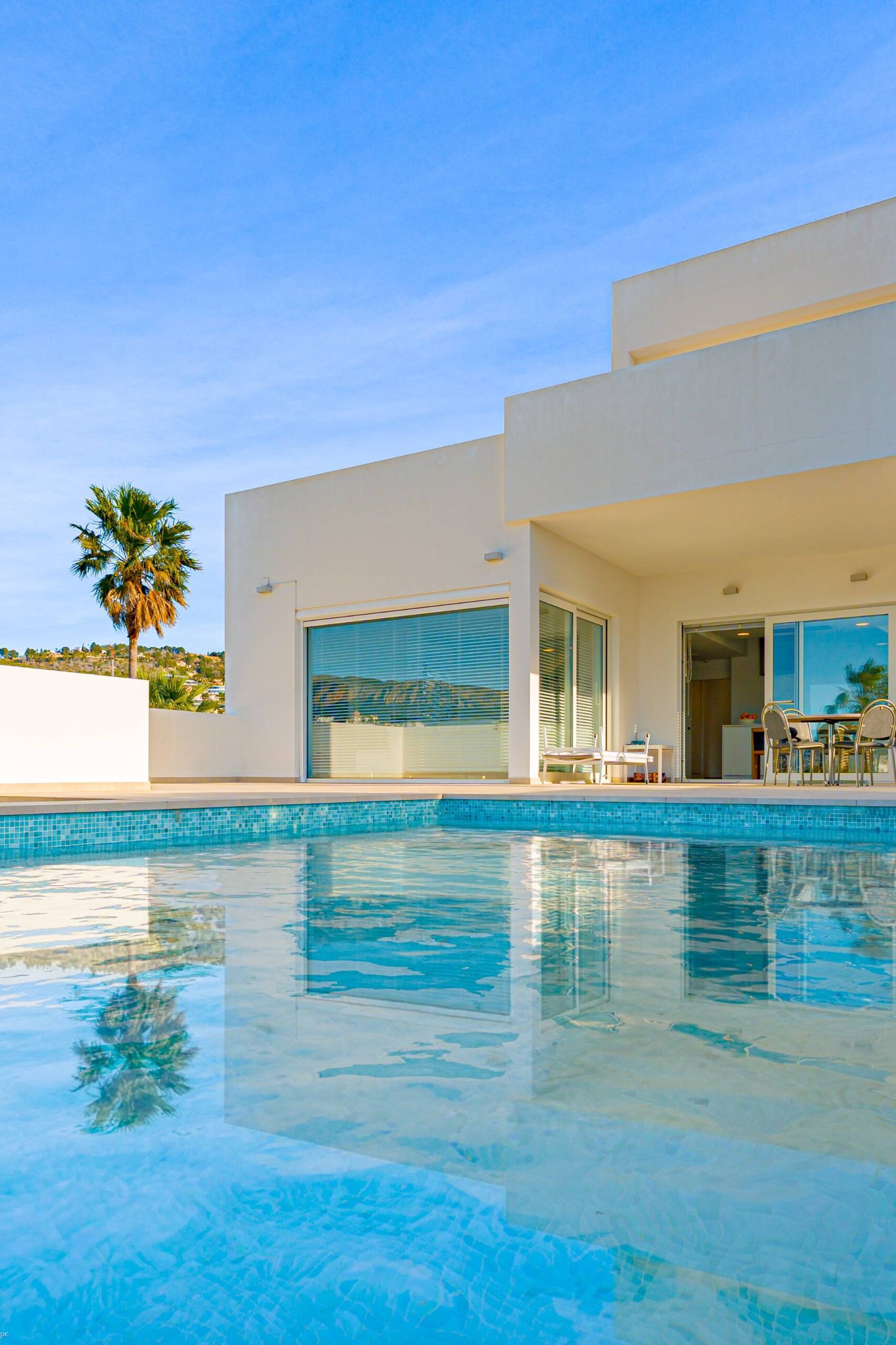 Villa Zeus. Villa moderna en venta en Calpe con vistas al mar.