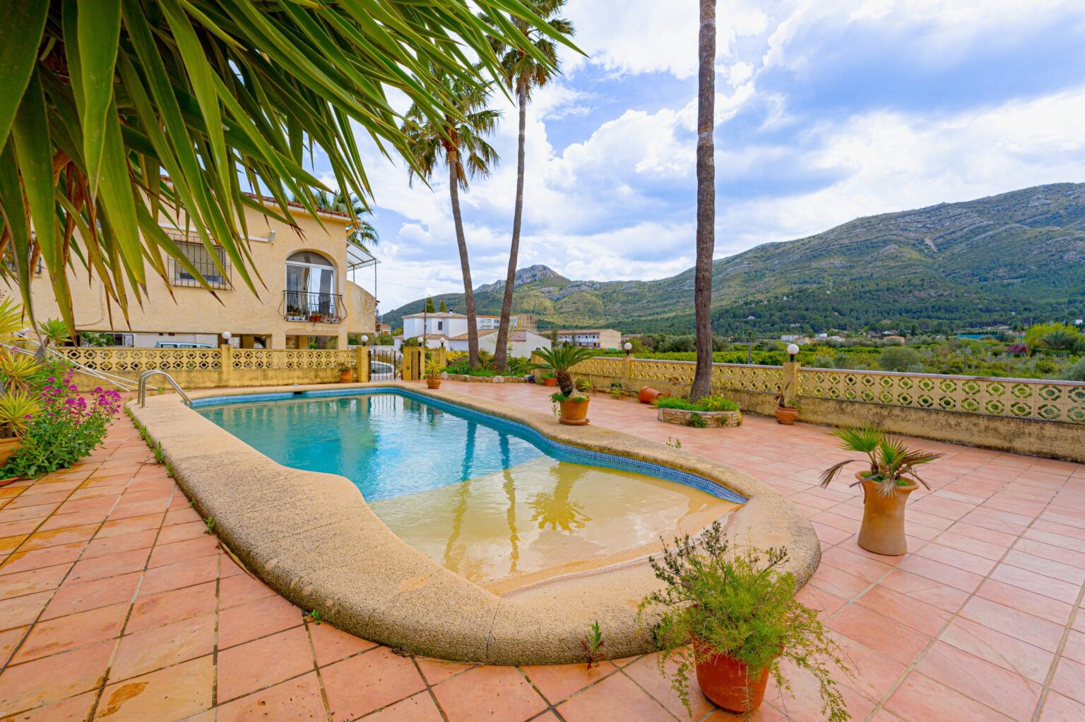 Chalet con vistas abiertas al valle