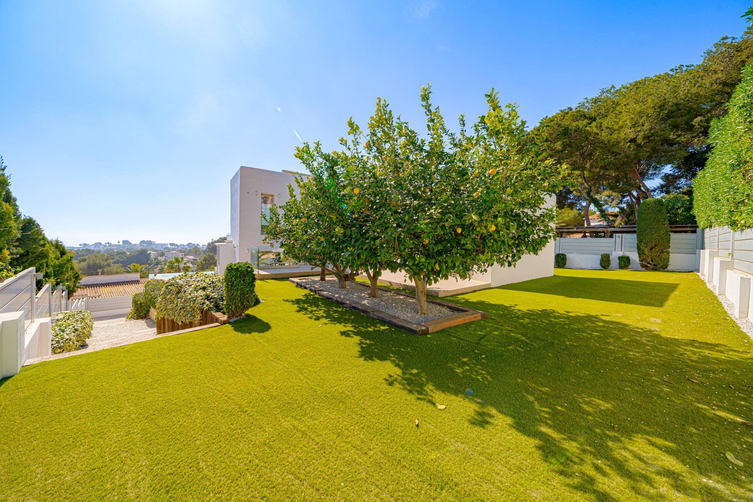 villa moderna con vistas al mar en venta en Jávea