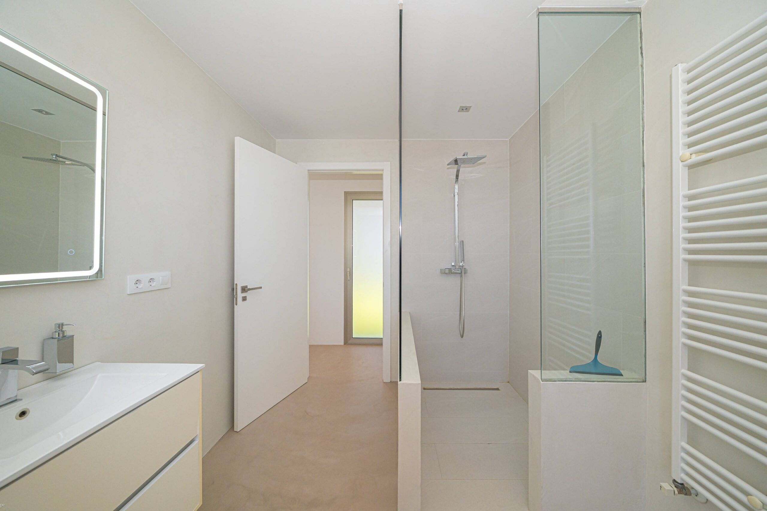 villa moderna con vistas al mar en venta en Jávea