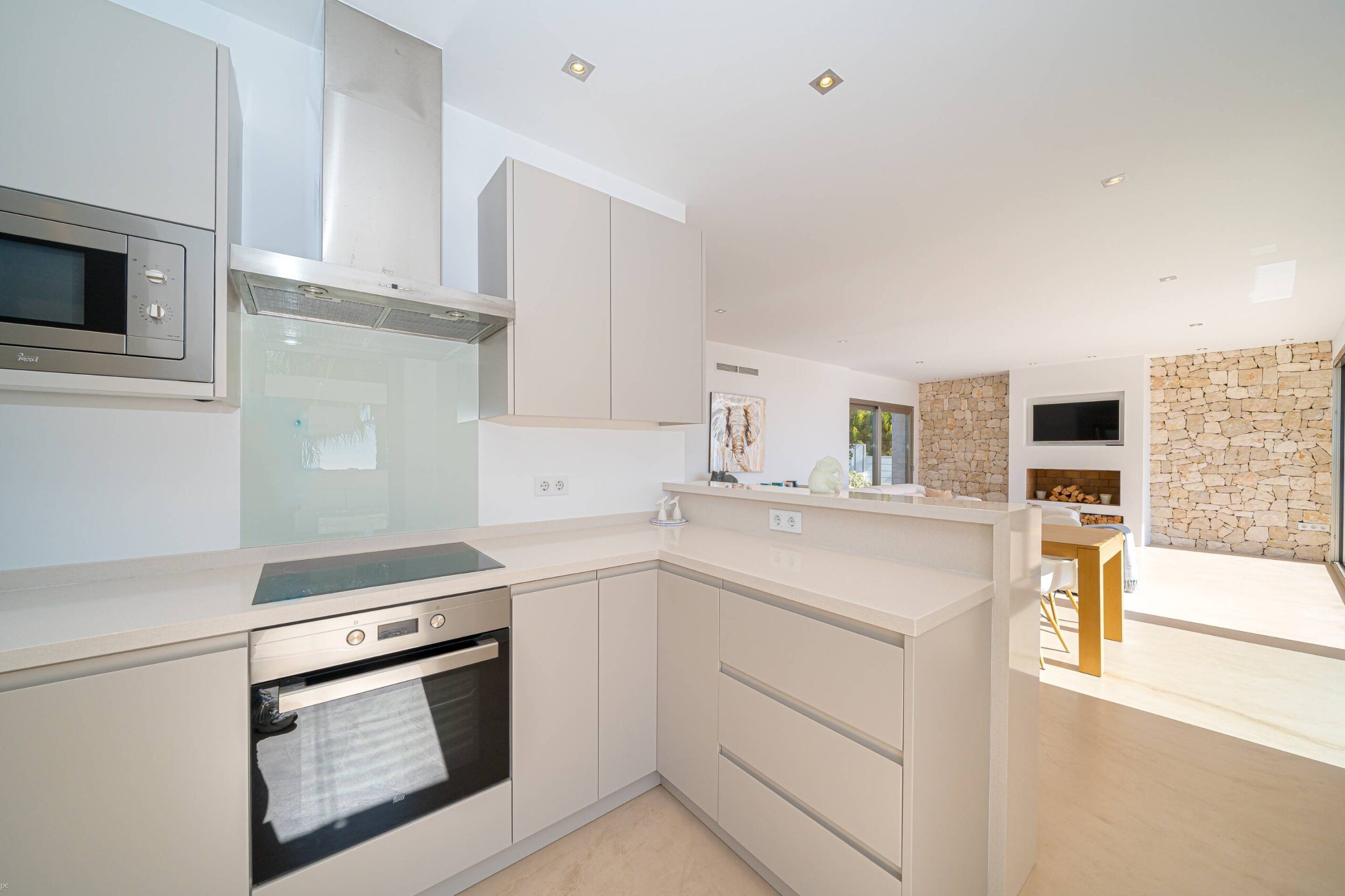 villa moderna con vistas al mar en venta en Jávea