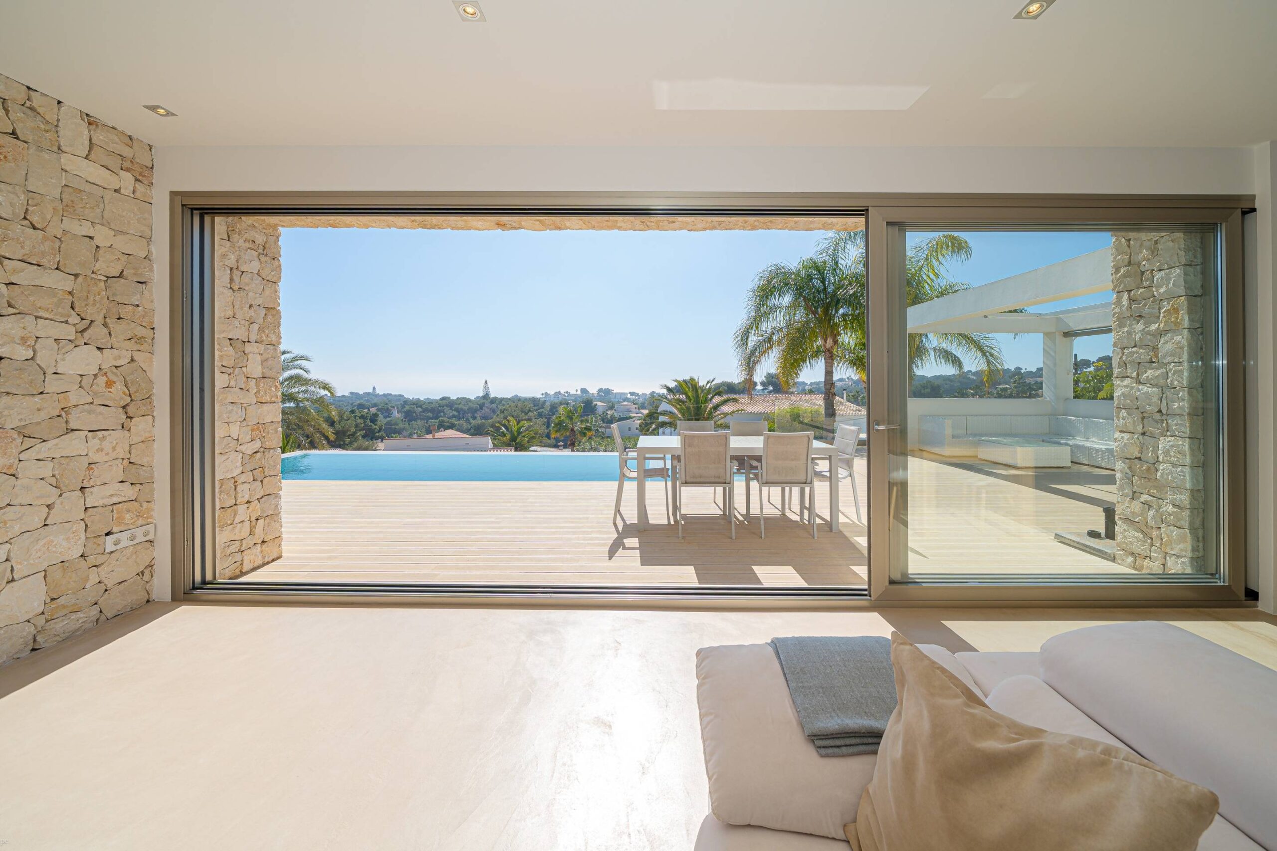 villa moderna con vistas al mar en venta en Jávea