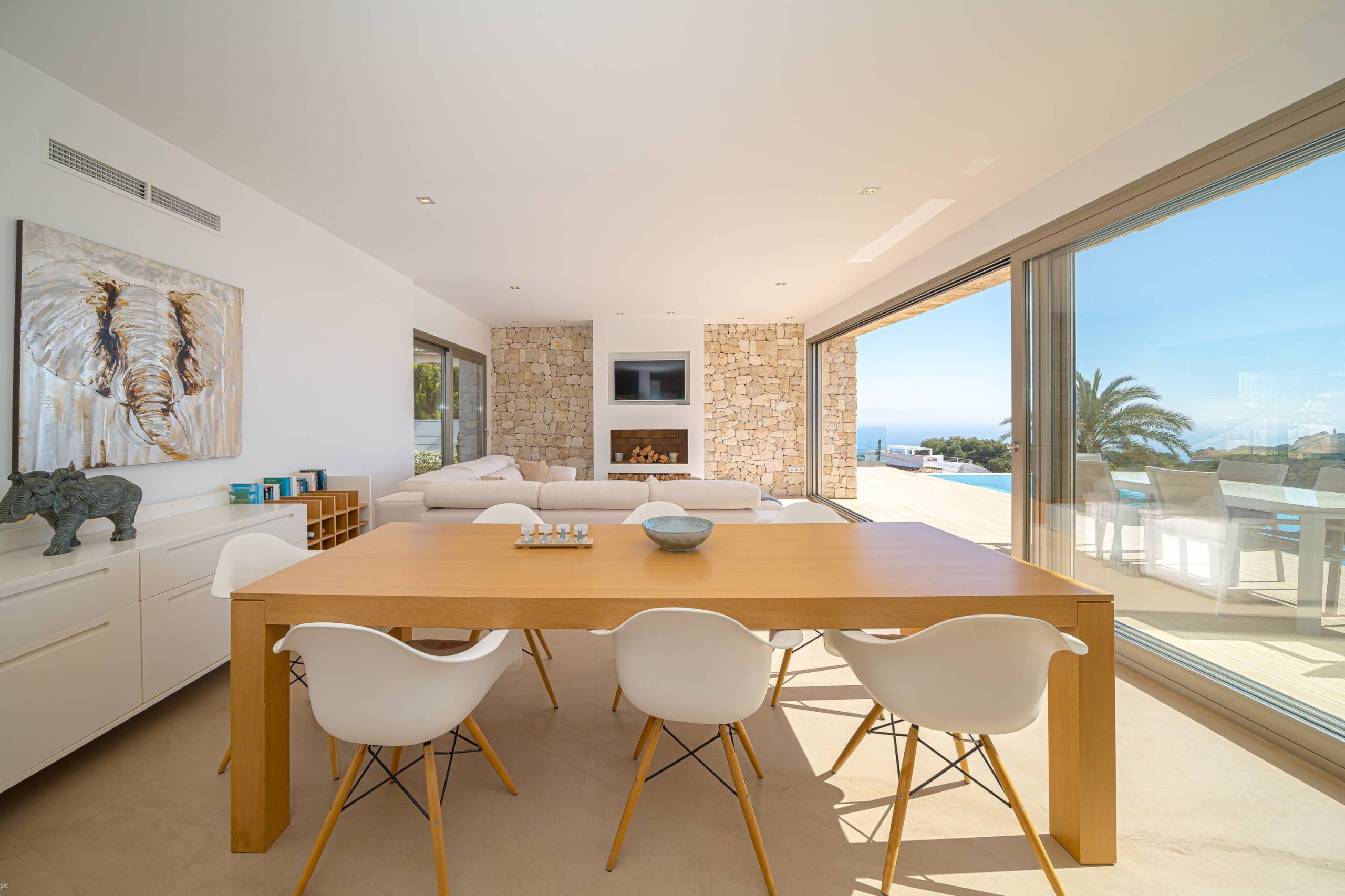 villa moderna con vistas al mar en venta en Jávea