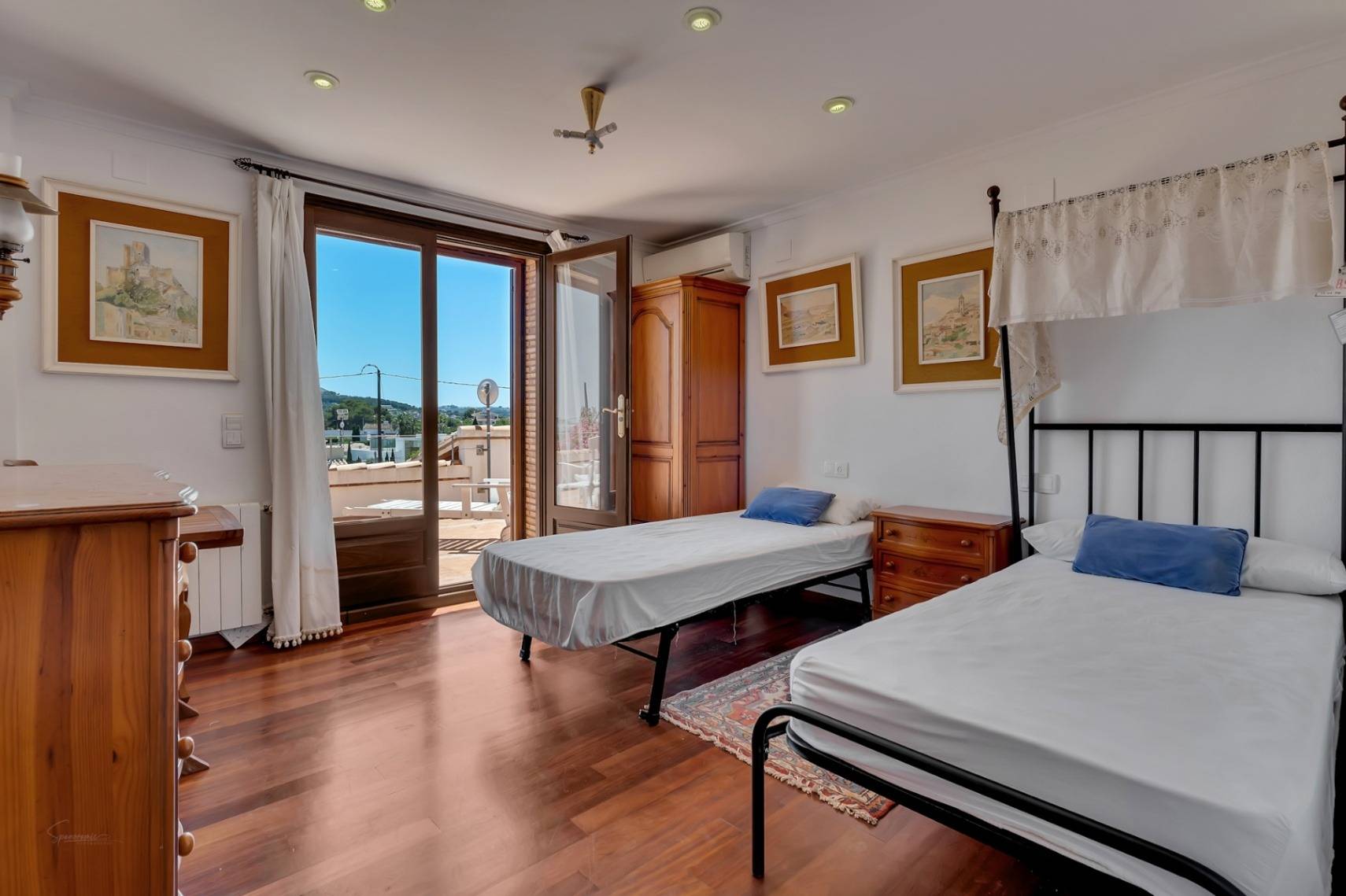 Villa familiar mediterránea con bonitas vistas en venta en Jávea