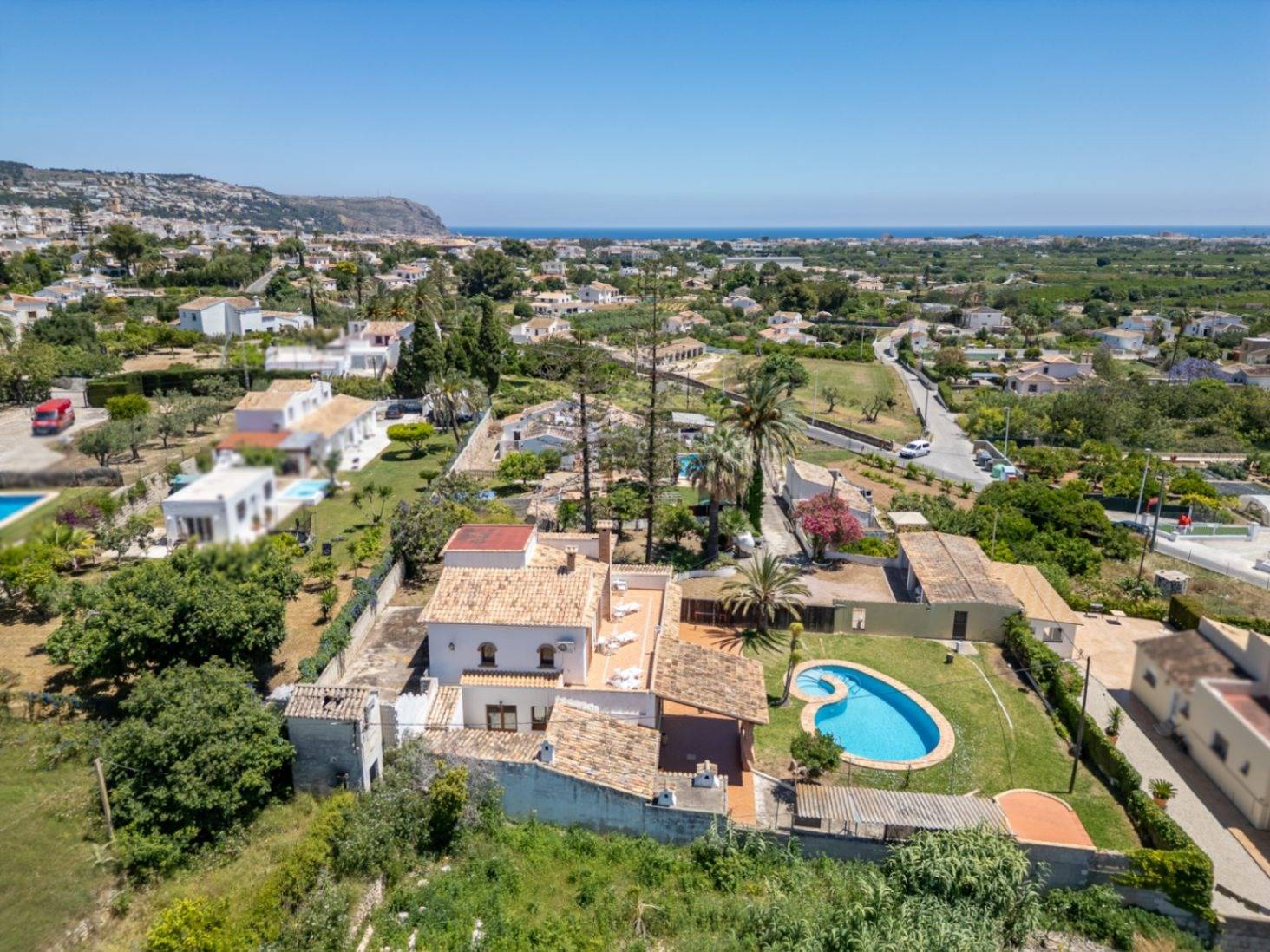Villa familiar mediterránea con bonitas vistas en venta en Jávea