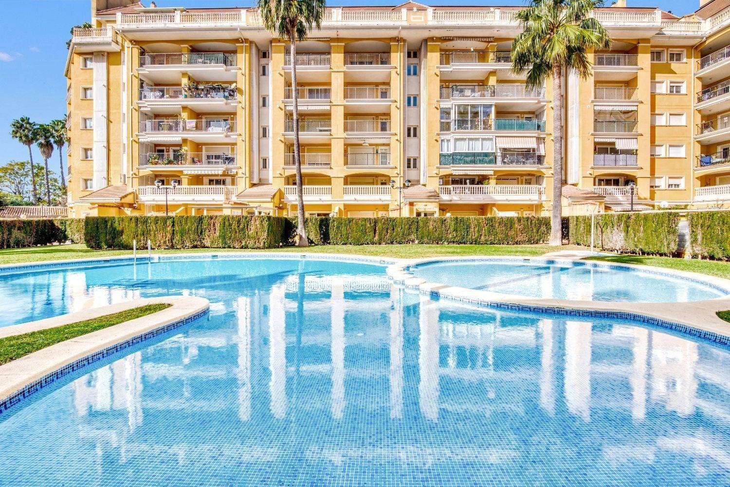 Residencia Denia Plaza. Amplio ático dúplex en venta en el centro de Denia.