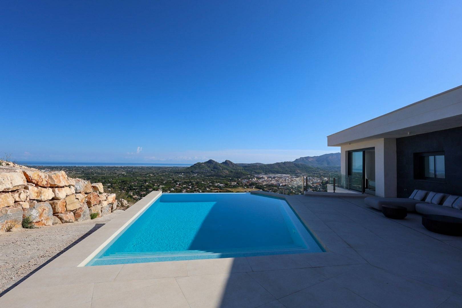 Villa Solana. Villa nueva en venta con vistas panorámicas. Construcción lista para comenzar. Imágenes solo de ejemplo.