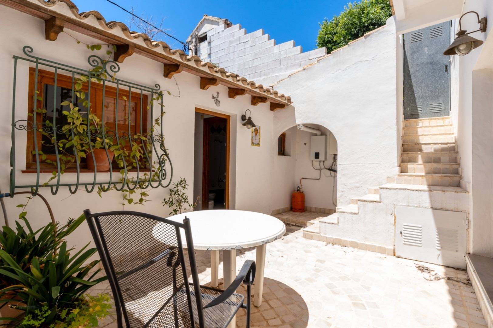 Villa familiar mediterránea con bonitas vistas en venta en Jávea