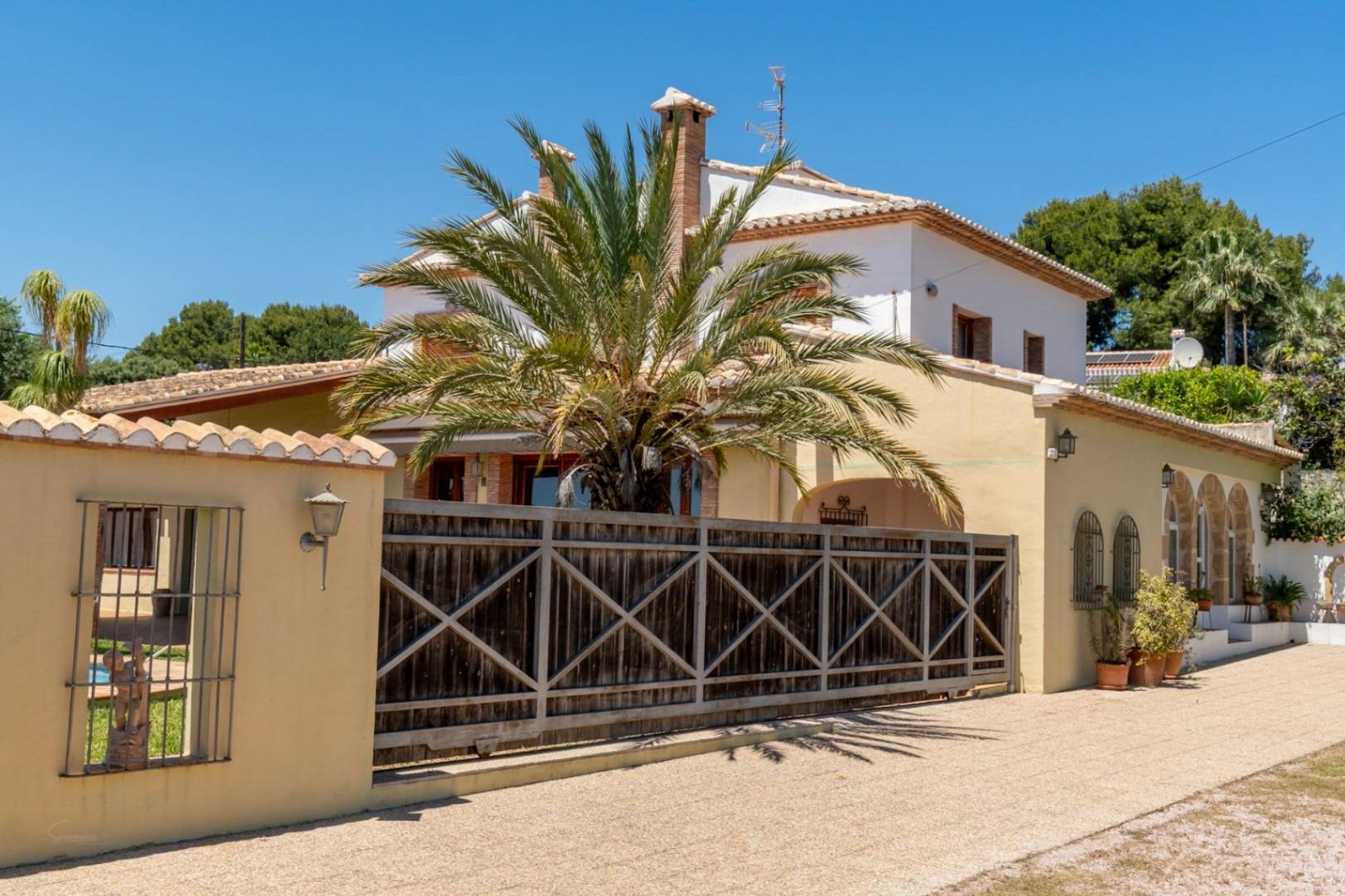 Villa familiar mediterránea con bonitas vistas en venta en Jávea