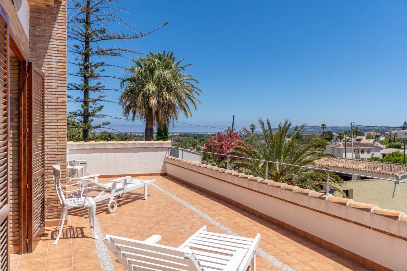 Villa familiar mediterránea con bonitas vistas en venta en Jávea