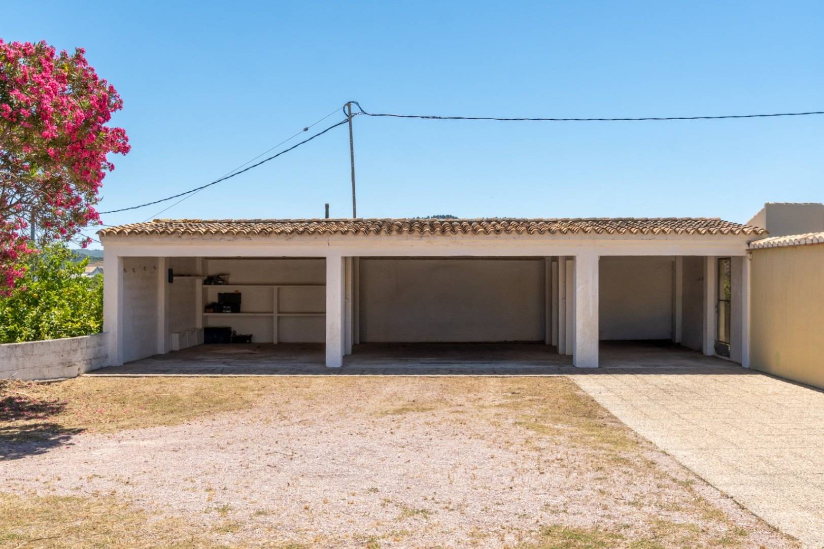 Villa familiar mediterránea con bonitas vistas en venta en Jávea