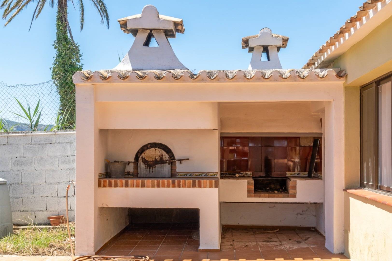 Villa familiar mediterránea con bonitas vistas en venta en Jávea