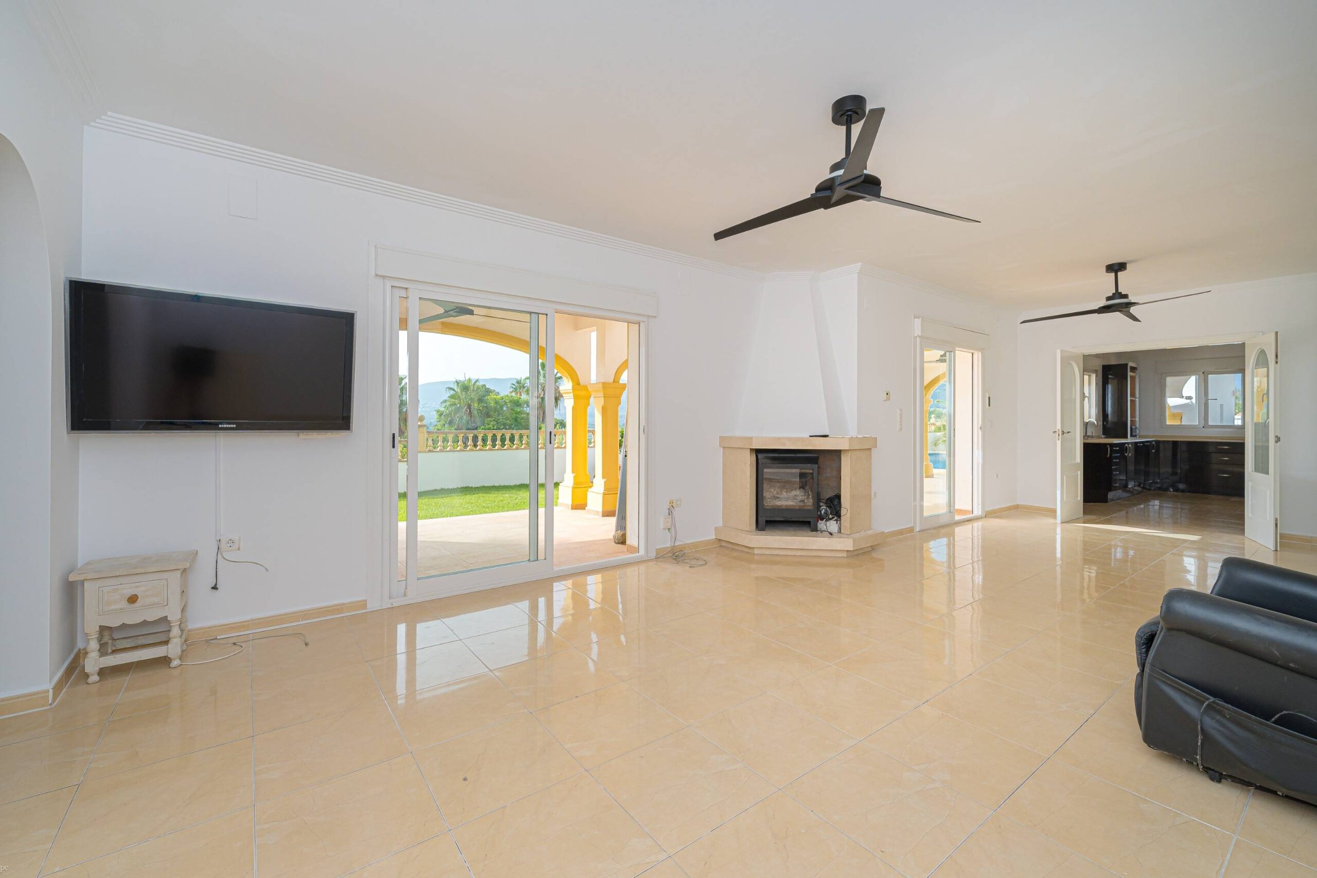 Villa Rosa. Amplia villa con vistas panorámicas en venta en Beniarbeig.