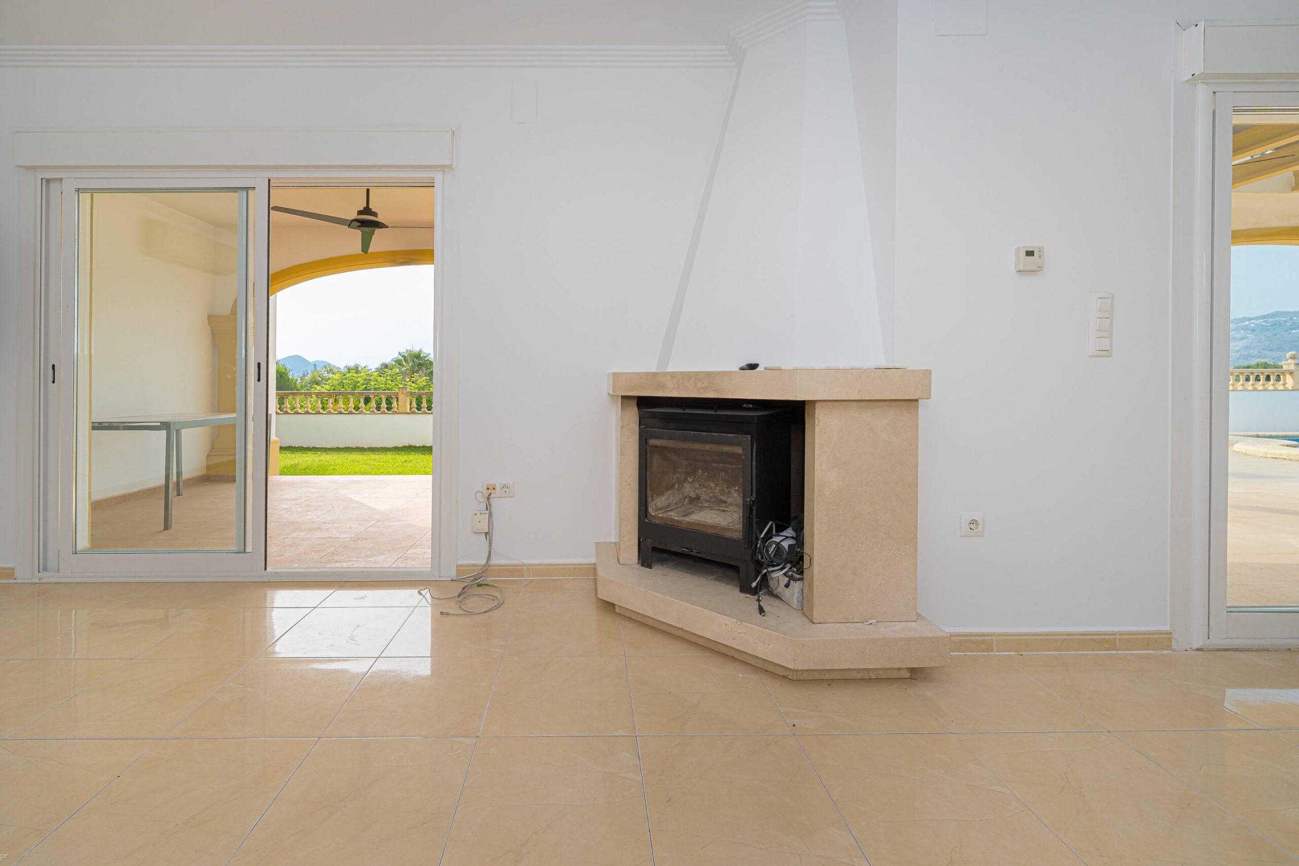 Villa Rosa. Amplia villa con vistas panorámicas en venta en Beniarbeig.