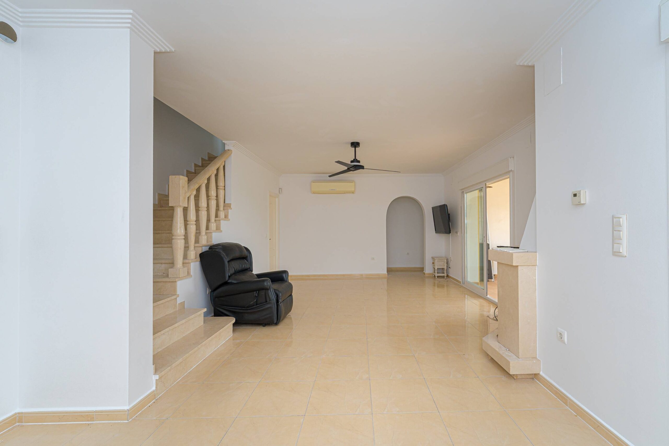 Villa Rosa. Amplia villa con vistas panorámicas en venta en Beniarbeig.