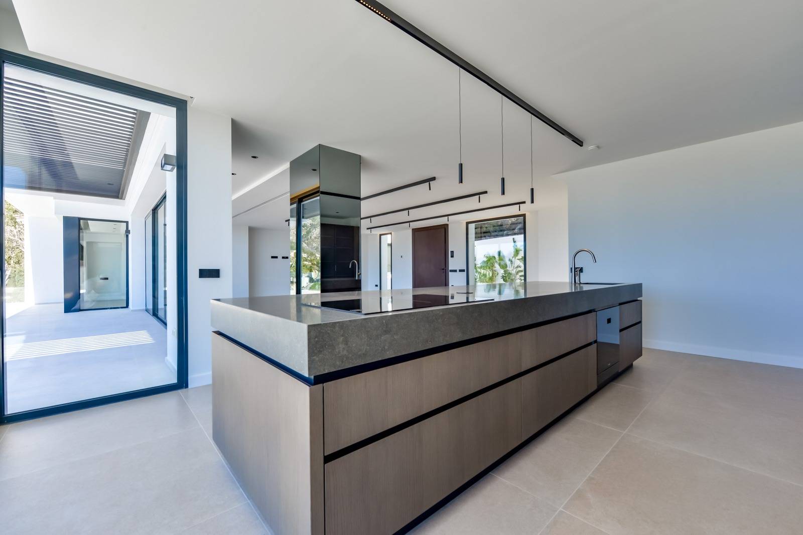 Villa Salónica. Villa contemporánea con excepcionales vistas al mar en venta en Altea Hills.
